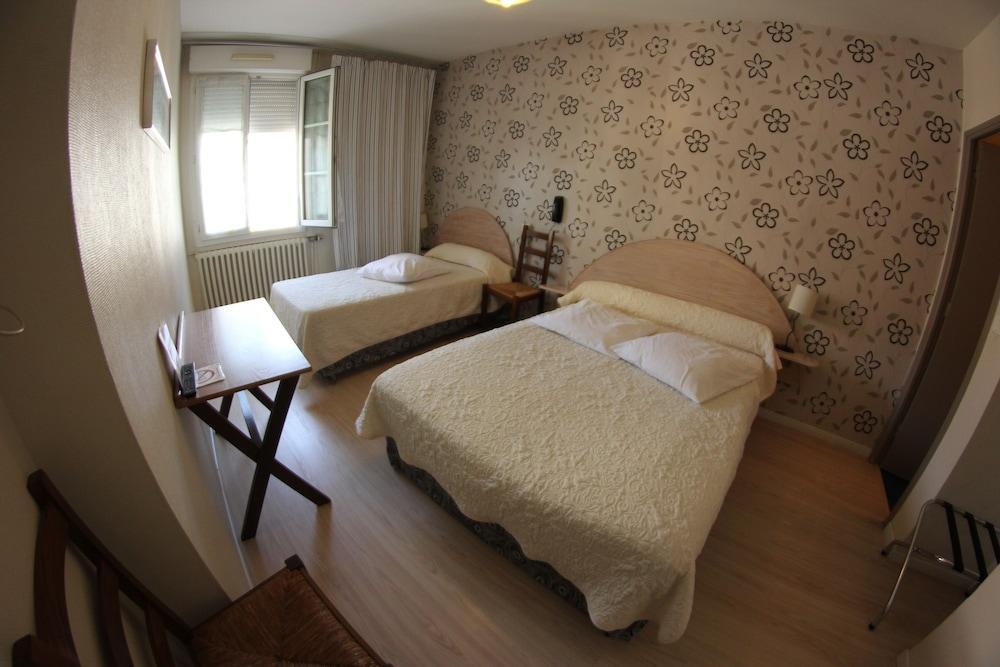 Brit Hotel Privilege Lisieux - La Villa Des Arts ภายนอก รูปภาพ
