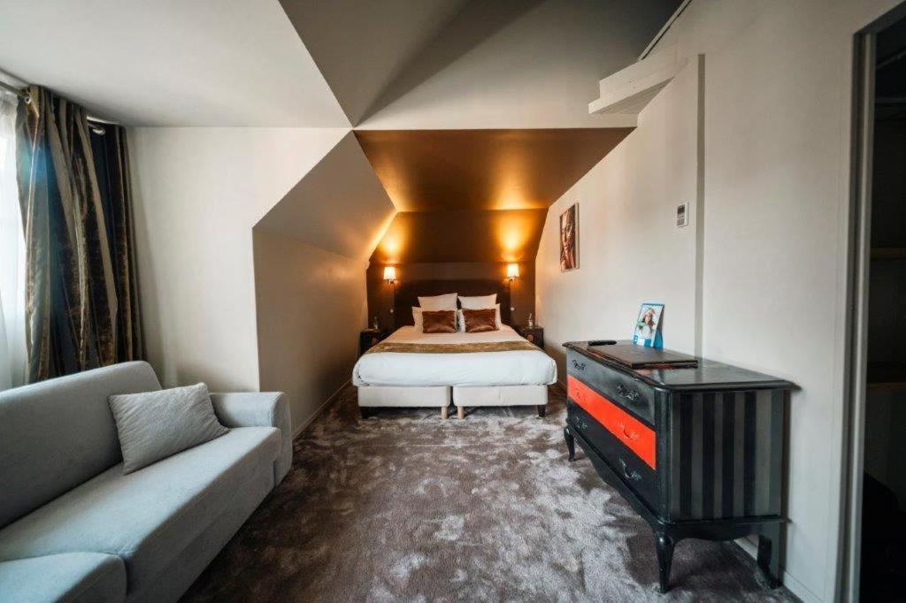 Brit Hotel Privilege Lisieux - La Villa Des Arts ภายนอก รูปภาพ