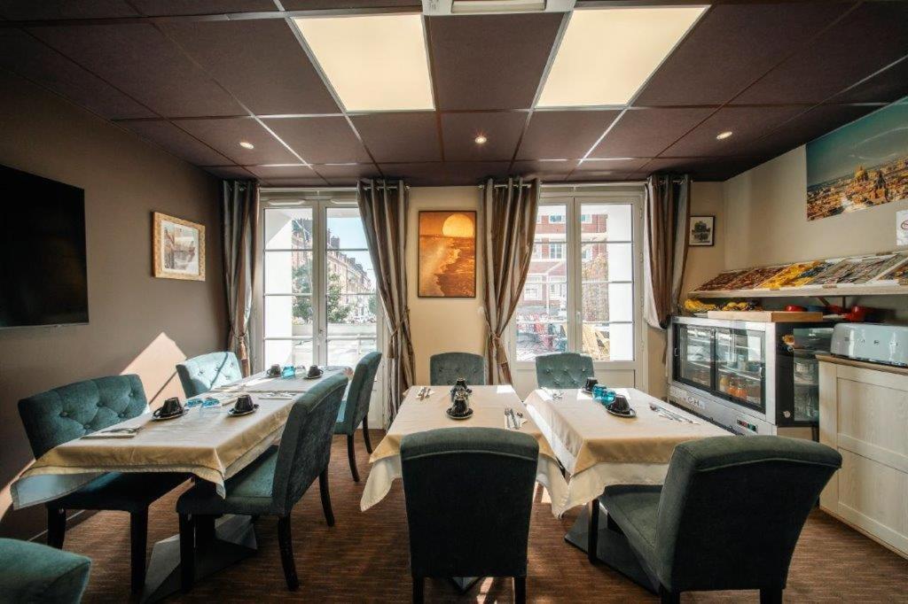 Brit Hotel Privilege Lisieux - La Villa Des Arts ภายนอก รูปภาพ