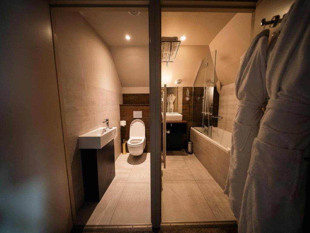 Brit Hotel Privilege Lisieux - La Villa Des Arts ภายนอก รูปภาพ