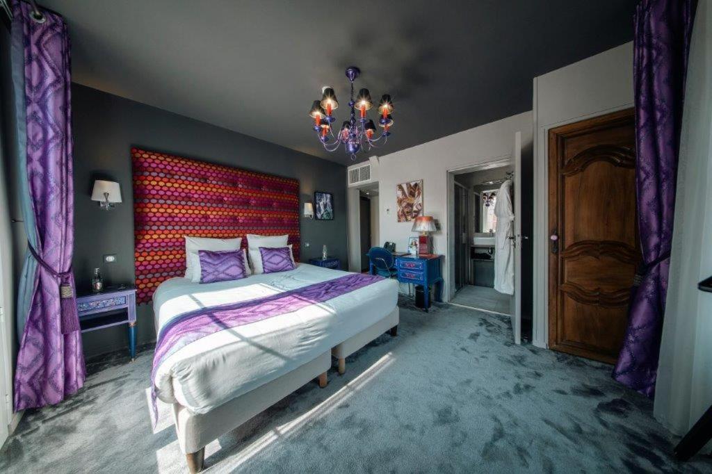 Brit Hotel Privilege Lisieux - La Villa Des Arts ภายนอก รูปภาพ