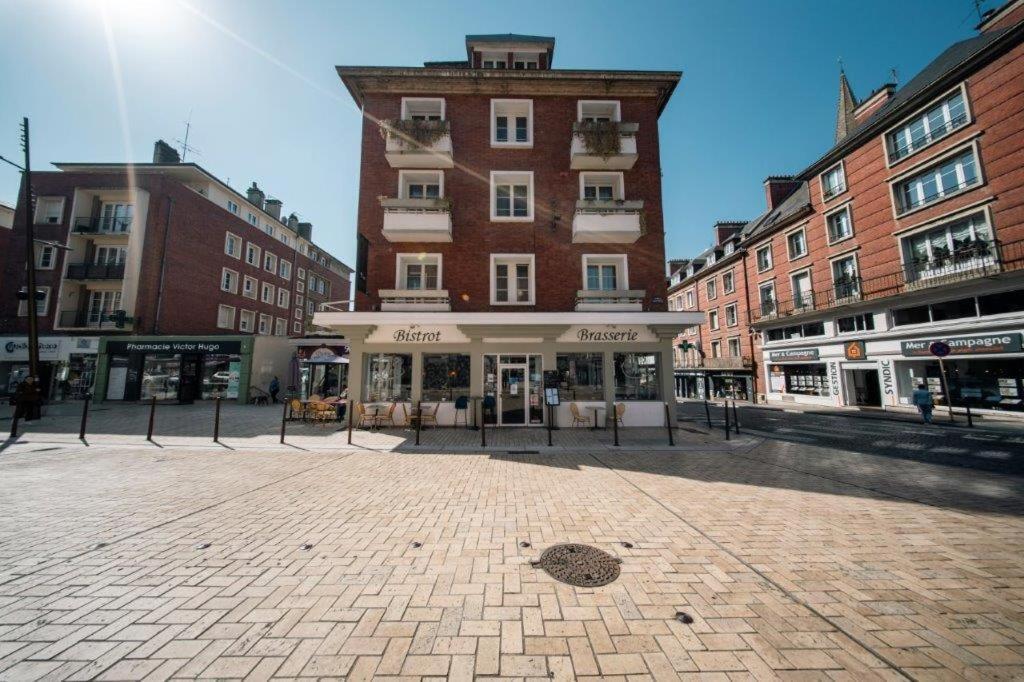 Brit Hotel Privilege Lisieux - La Villa Des Arts ภายนอก รูปภาพ