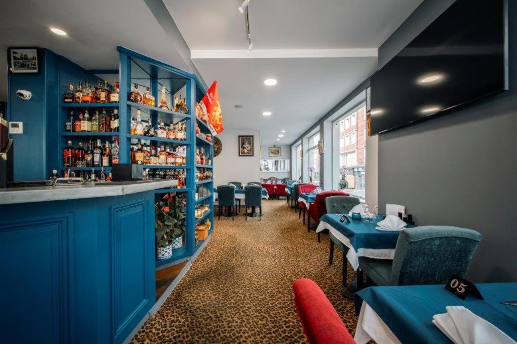 Brit Hotel Privilege Lisieux - La Villa Des Arts ภายนอก รูปภาพ