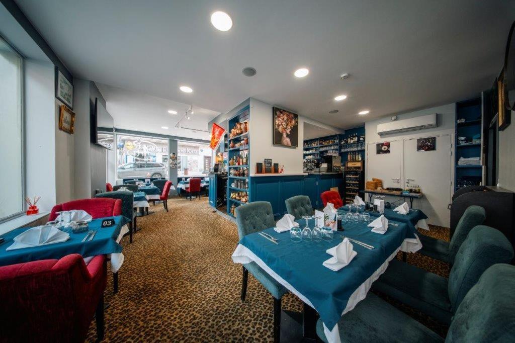 Brit Hotel Privilege Lisieux - La Villa Des Arts ภายนอก รูปภาพ
