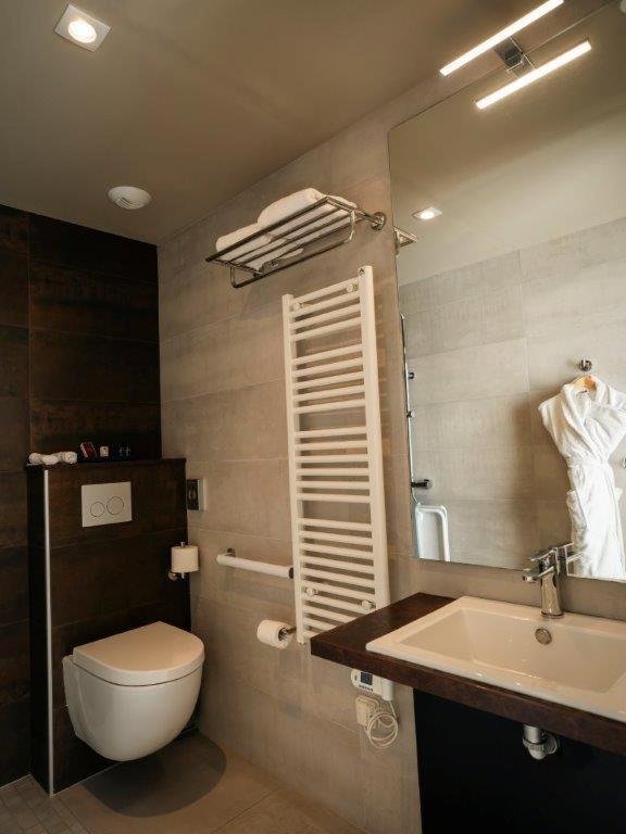 Brit Hotel Privilege Lisieux - La Villa Des Arts ภายนอก รูปภาพ