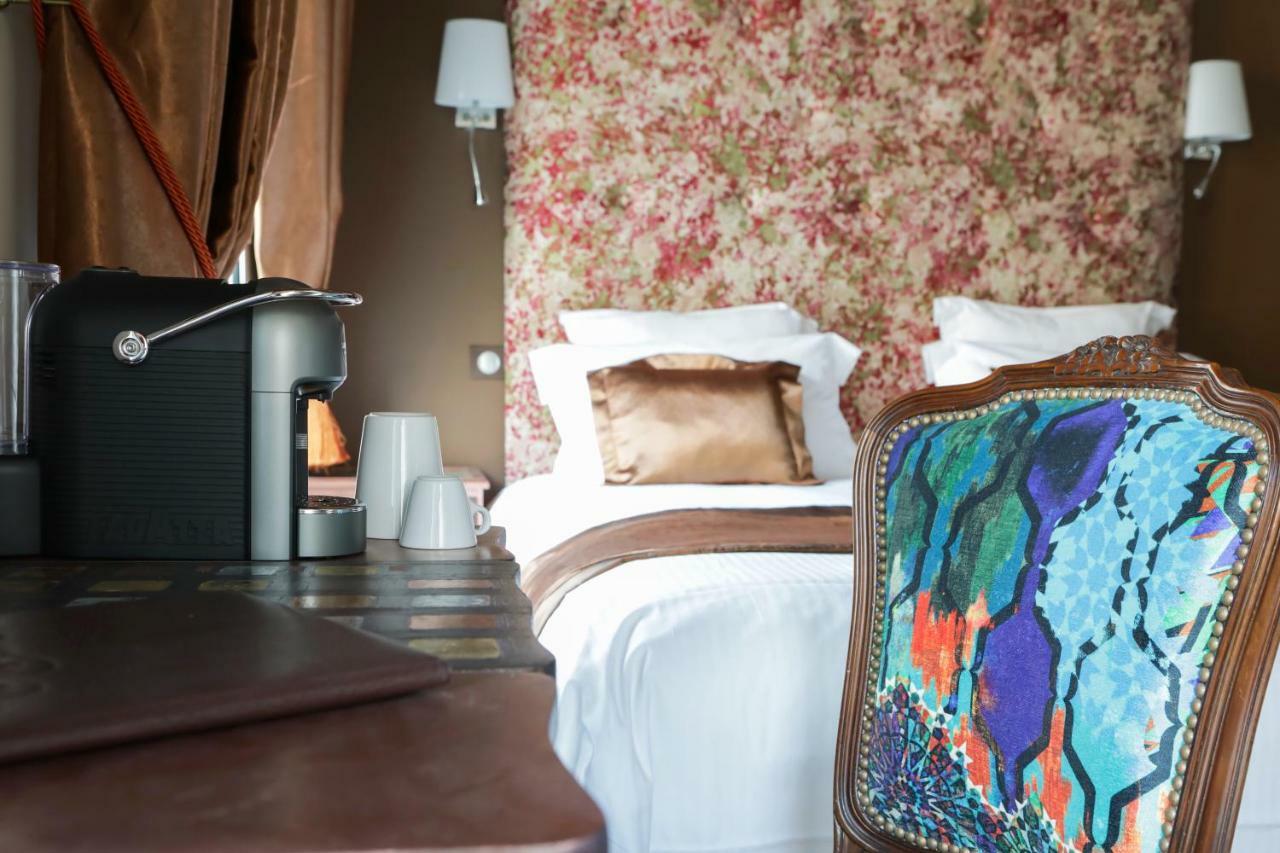 Brit Hotel Privilege Lisieux - La Villa Des Arts ภายนอก รูปภาพ