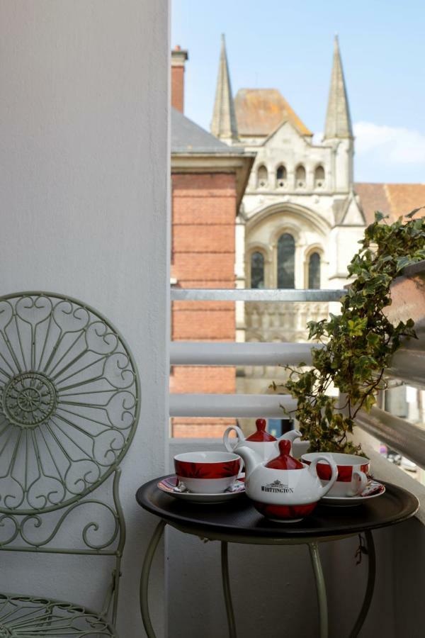 Brit Hotel Privilege Lisieux - La Villa Des Arts ภายนอก รูปภาพ