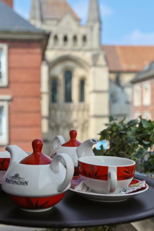 Brit Hotel Privilege Lisieux - La Villa Des Arts ภายนอก รูปภาพ