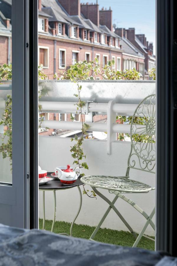 Brit Hotel Privilege Lisieux - La Villa Des Arts ภายนอก รูปภาพ