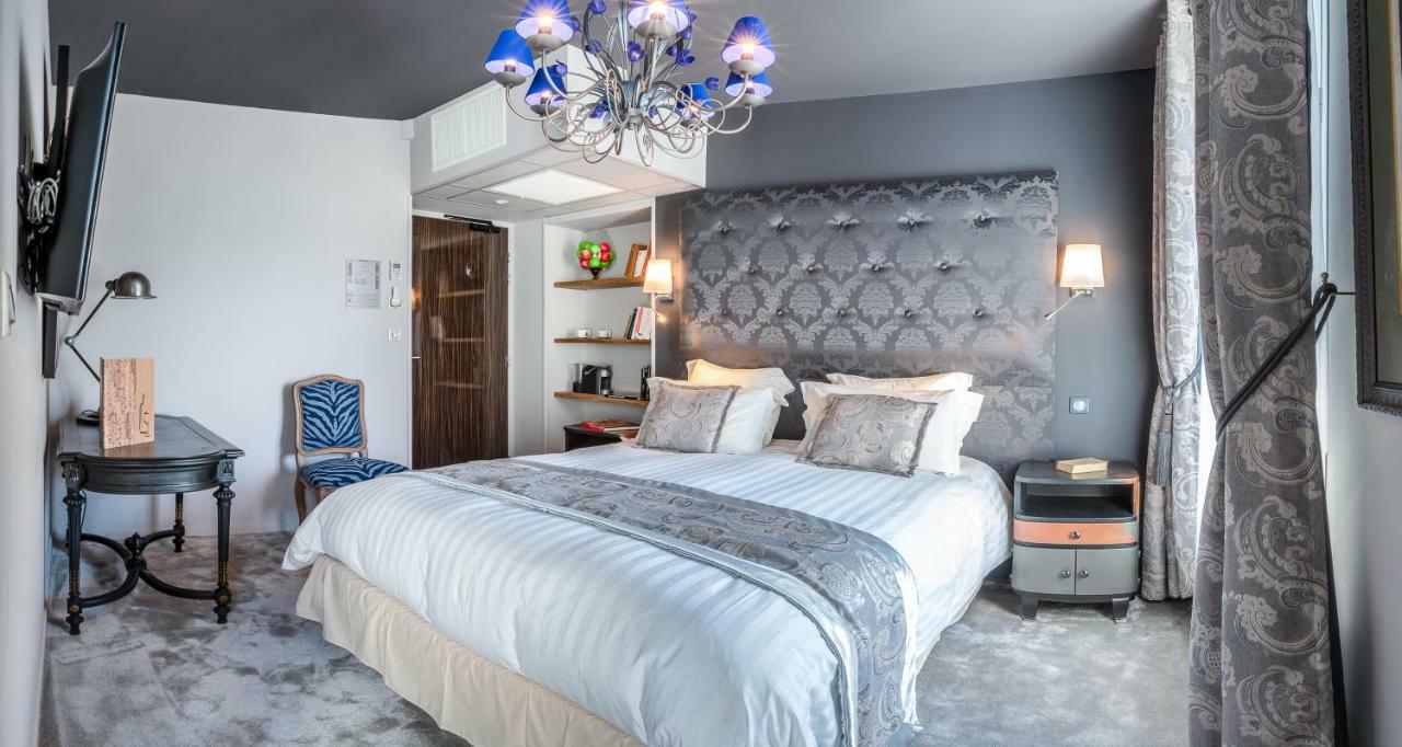 Brit Hotel Privilege Lisieux - La Villa Des Arts ภายนอก รูปภาพ
