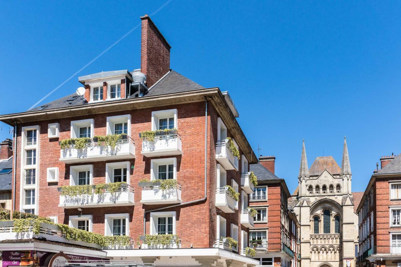 Brit Hotel Privilege Lisieux - La Villa Des Arts ภายนอก รูปภาพ