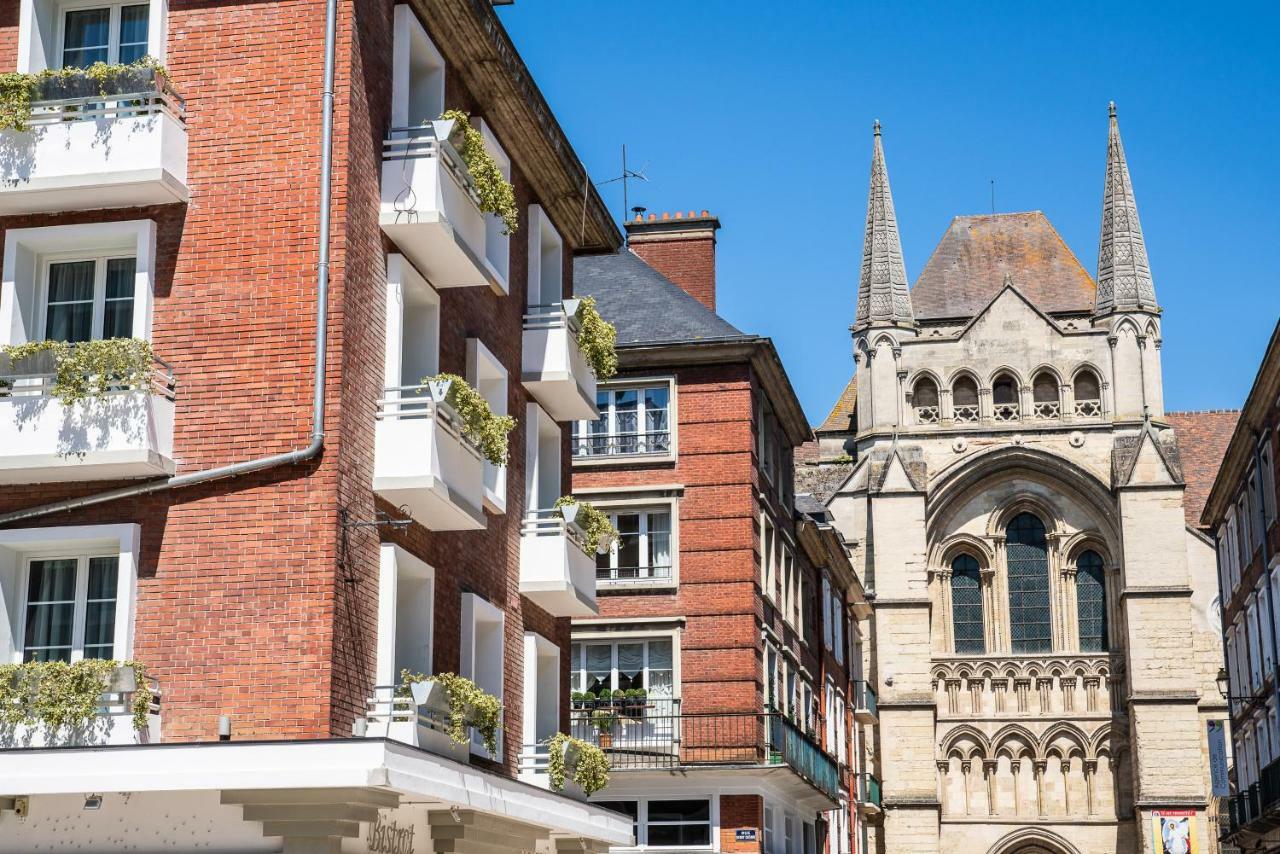 Brit Hotel Privilege Lisieux - La Villa Des Arts ภายนอก รูปภาพ