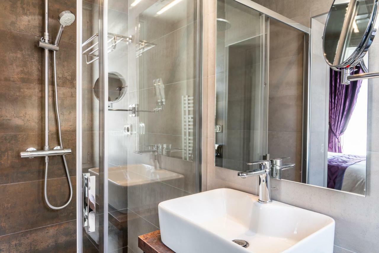 Brit Hotel Privilege Lisieux - La Villa Des Arts ภายนอก รูปภาพ