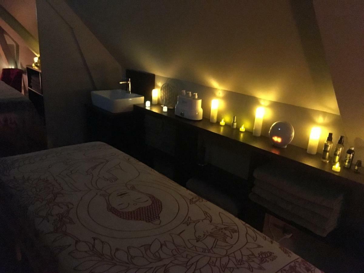 Brit Hotel Privilege Lisieux - La Villa Des Arts ภายนอก รูปภาพ